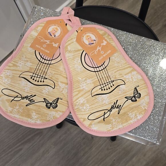Dolly Parton Guitar Country Pot Holder - Picture 7 of 7